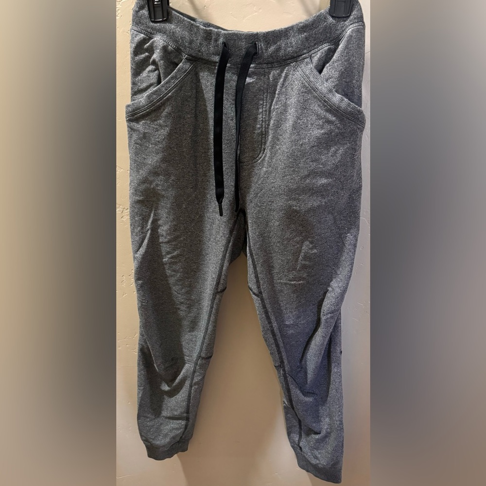 Gray men’s medium lululemon jogger’s